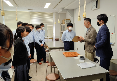 柿島さん（奥）、青柳さん（手前）