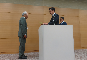 05　高木純一郎先生に感謝状